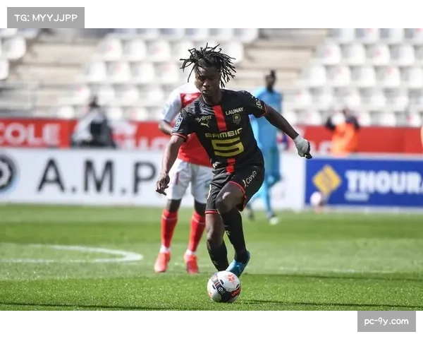 官方：雷恩与年轻后卫特鲁弗特续约至2029年